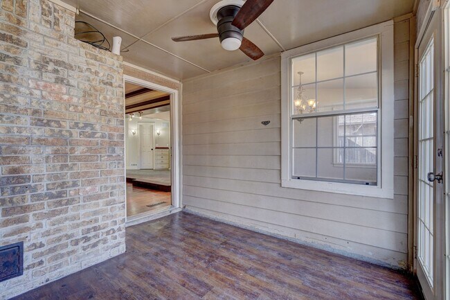 Building Photo - 4 bed 3 bath home!