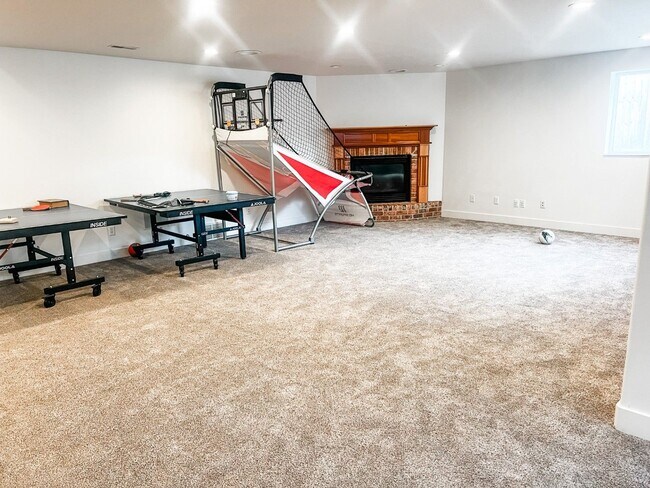 Building Photo - Lovely Home Located In Roy Utah