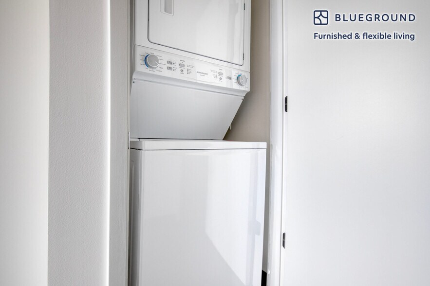 Building Photo - 150 N Ashland Ave