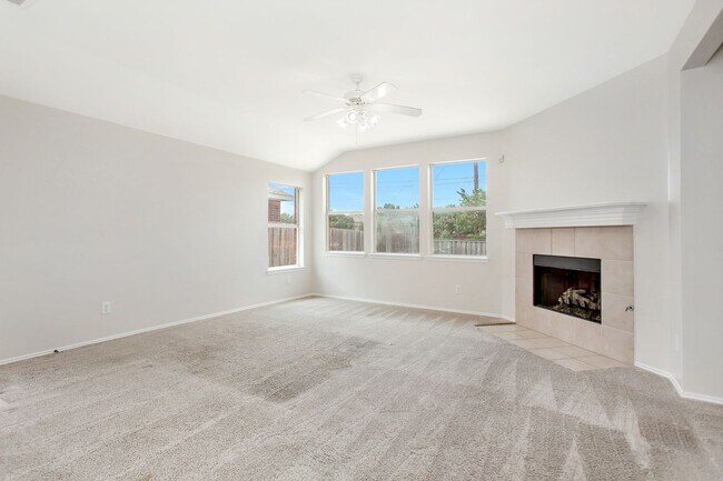 Building Photo - 4 Bedroom 2 Bath Home for Rent
