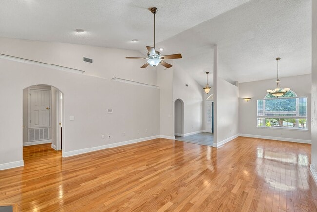 Building Photo - Community Pool & Deeded Access to Santa Ro...