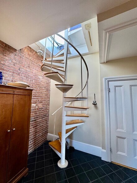 Building Photo - 4 Monument Sq