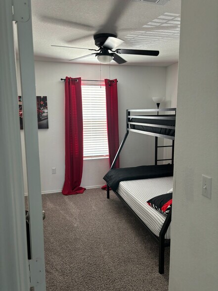 Building Photo - Room in Townhome on Spotted Leaf Wy