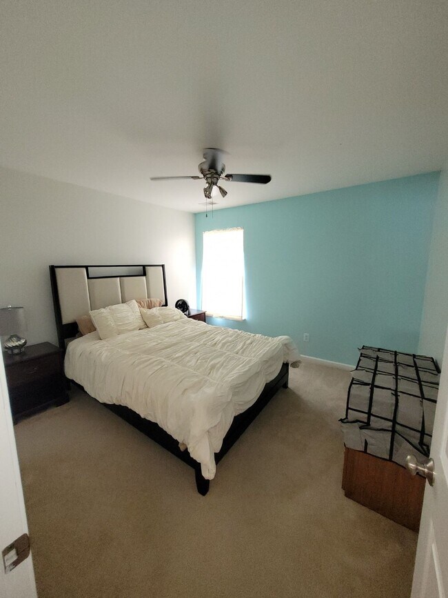 Building Photo - Spacious, Four Bedroom Townhouse With a View!