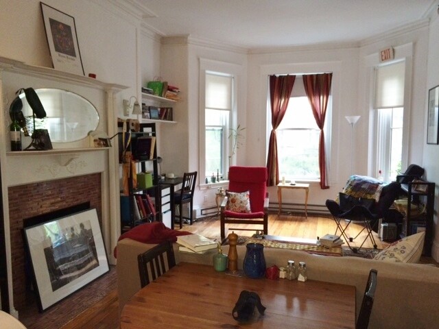 Building Photo - 1077 Beacon St