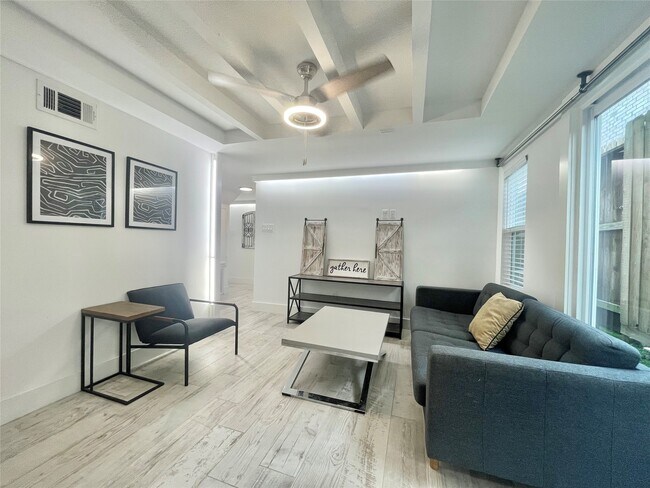 Building Photo - 403 Avondale St