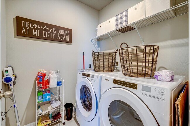 Building Photo - 10210 Daybreak Glen