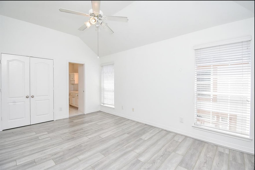 Building Photo - 5217 Blossom St