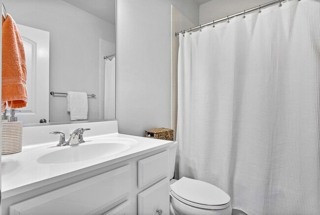 Building Photo - Modern 3-bedroom, 2.5-bath Townhouse!