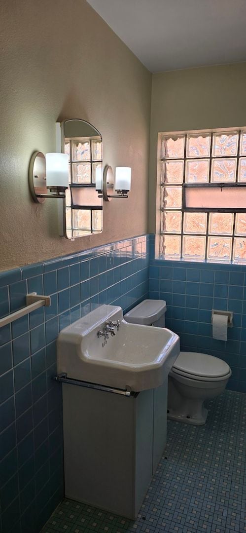 Building Photo - 1132 Moorlands Dr