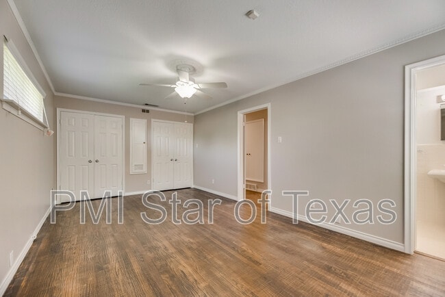 Building Photo - 11643 Rogue Way