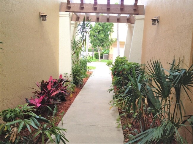 Building Photo - 685 Pacific Grove Dr