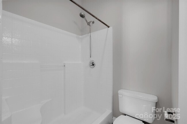 Building Photo - 1305 Summit Greenway Court