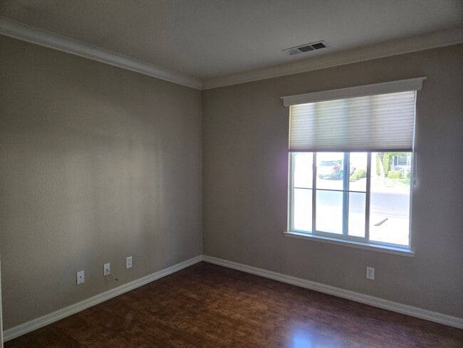 Building Photo - 358 Sunshine Way