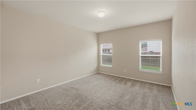 Building Photo - 140 Fabarm Ln