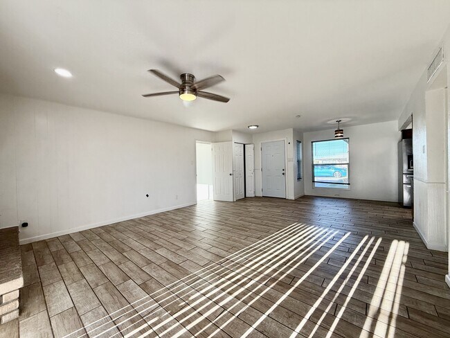 Building Photo - 10833 Cardigan Dr