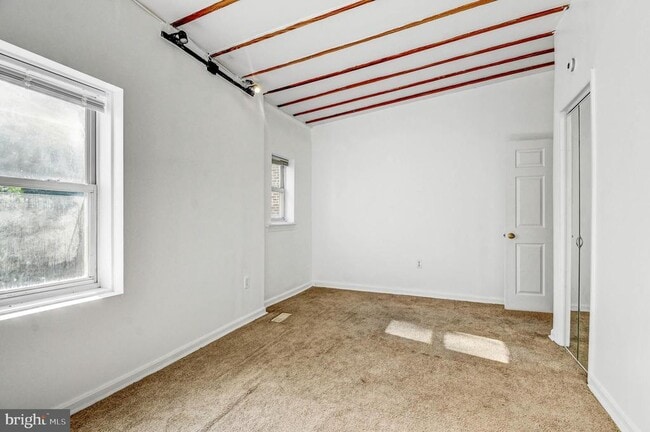 Building Photo - 470 Ridge St NW