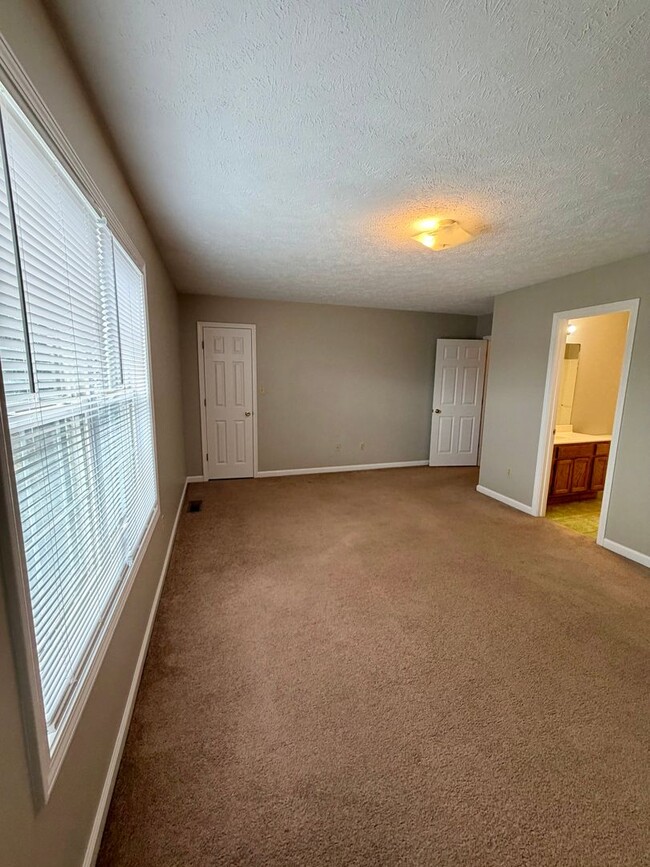 Building Photo - 00503