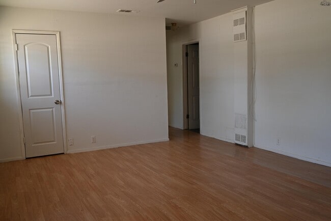 Building Photo - 1512 Parkdale Dr