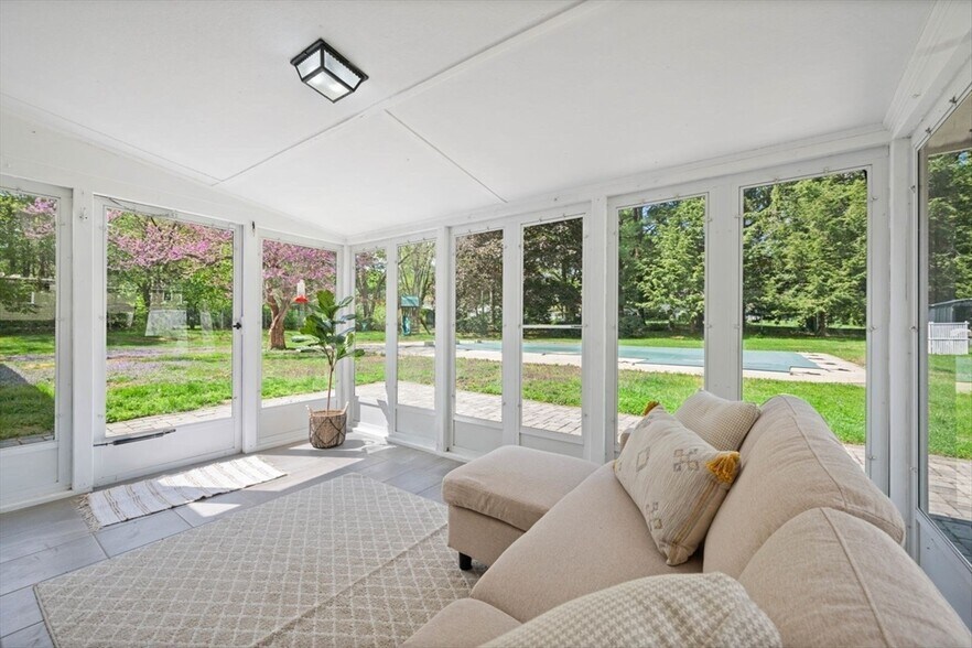 Primary Photo - 112 Argilla Rd