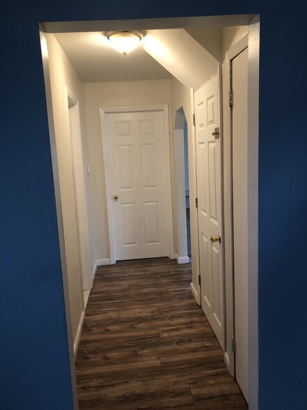 Hallway from bedroom to the kitchen - 976 Jerusalem Ave