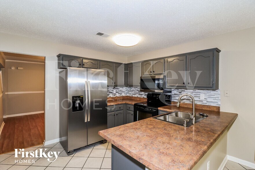 Building Photo - 9238 Fletcher Wood Dr