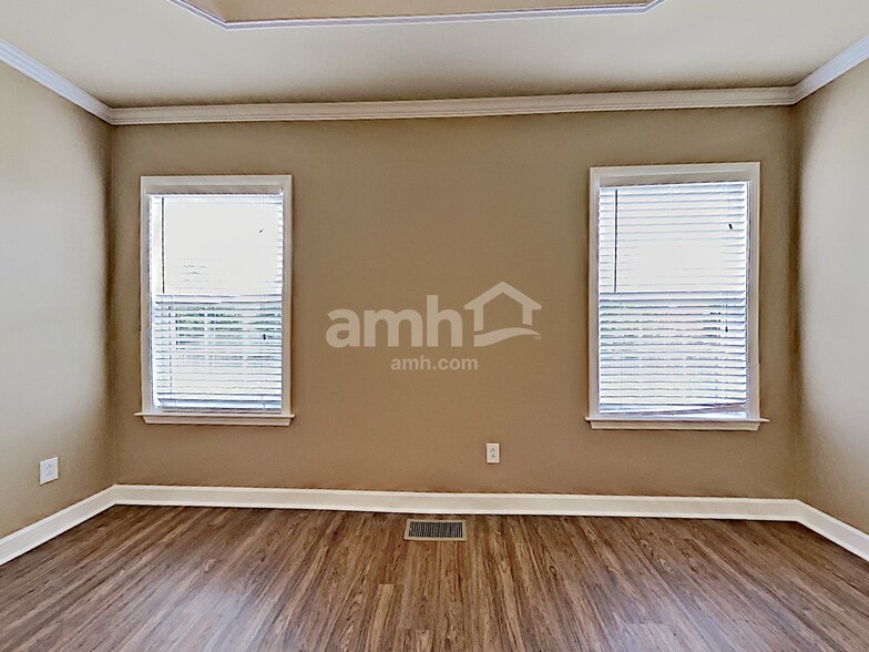 Building Photo - 1017 Aenon Cir