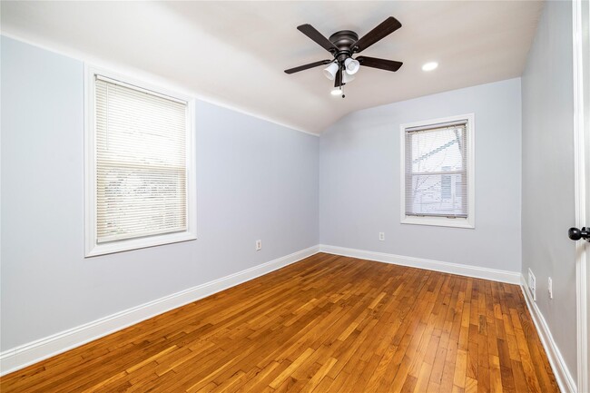 Building Photo - 66 Nassau St