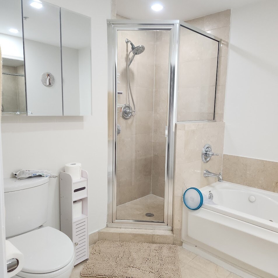 MASTER BATHROOM W HOT TUB - 357 Almeria Ave