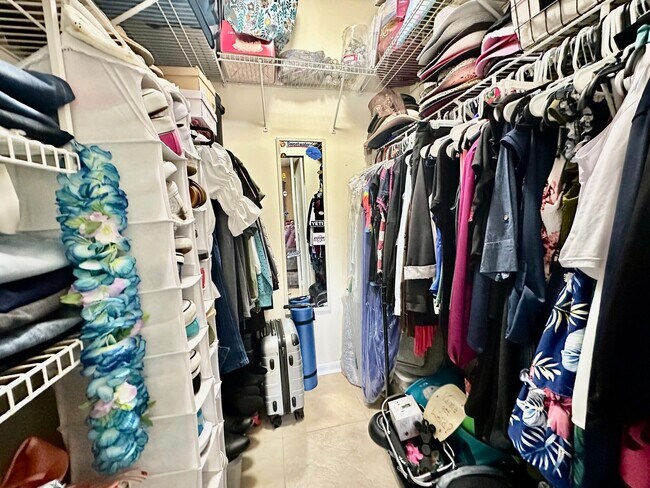 Building Photo - 661 Cypress Lake Blvd