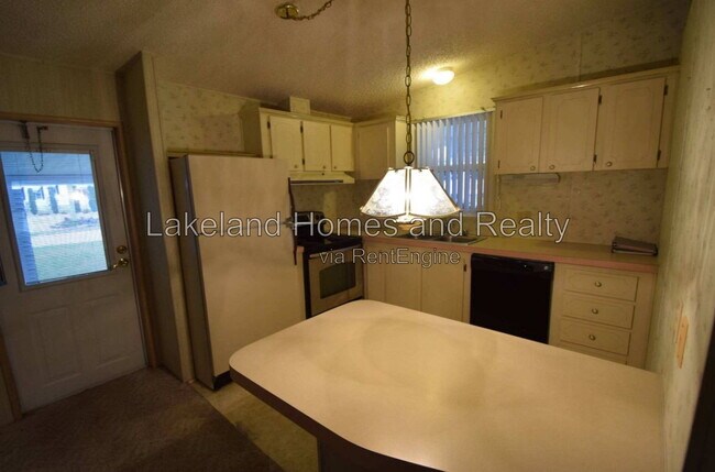 Building Photo - 1762 Fox Hill Dr