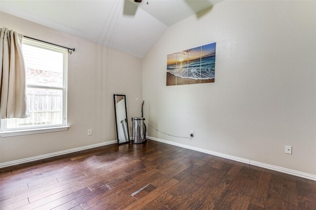 Building Photo - 14625 Riverside Dr