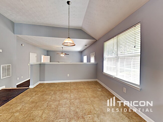 Building Photo - 660 Escalade Dr