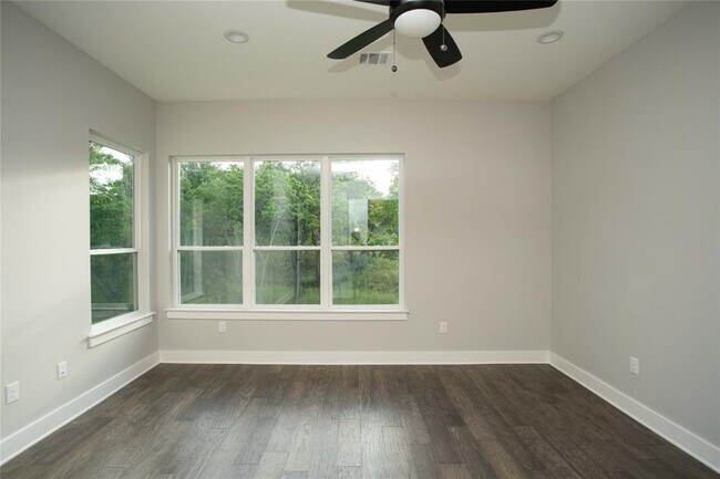 Building Photo - 3022 Sunridge Dr