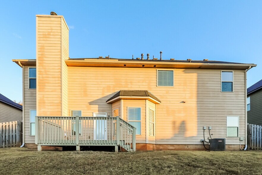 Building Photo - 576 Camano Way