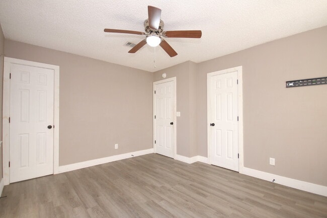 Building Photo - Beautifully Renovated 3-Bed, 1.5-Bath Home with Screened Porch in Desirable Pace Location