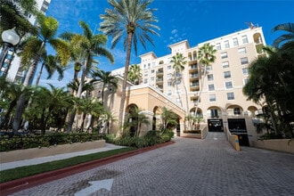 Building Photo - 520 SE 5 Ave