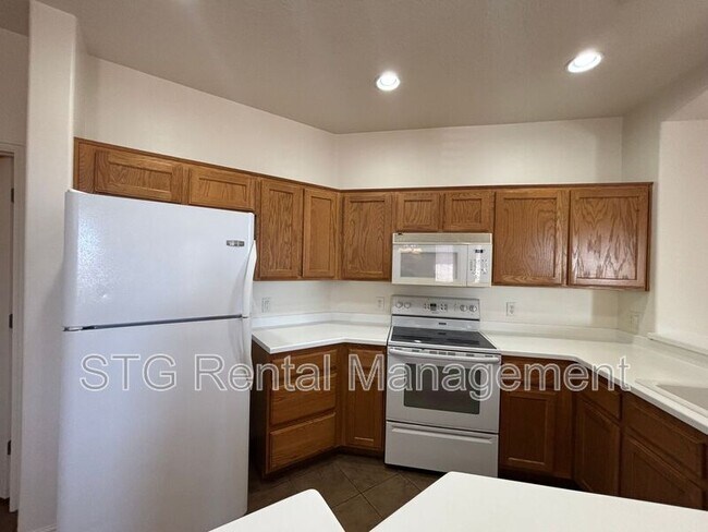 Building Photo - 3753 E Canyon Crest Ave