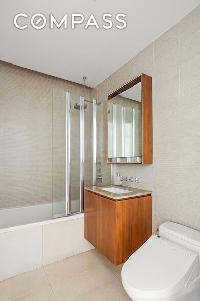 Building Photo - 555 W 59th St