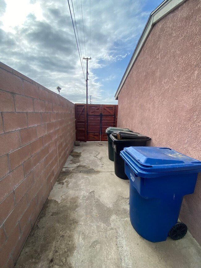 Building Photo - Updated 3 Bedroom Cypress House w/ Office ...