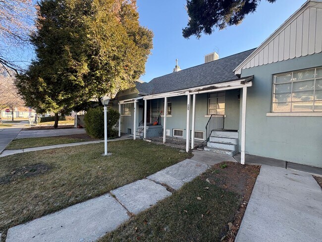 Building Photo - 39-43 W 880 N