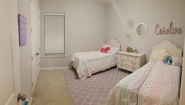 Building Photo - 26 Valley Grove Dr