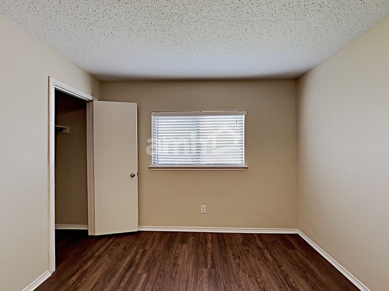 Building Photo - 11011 Victors Hl