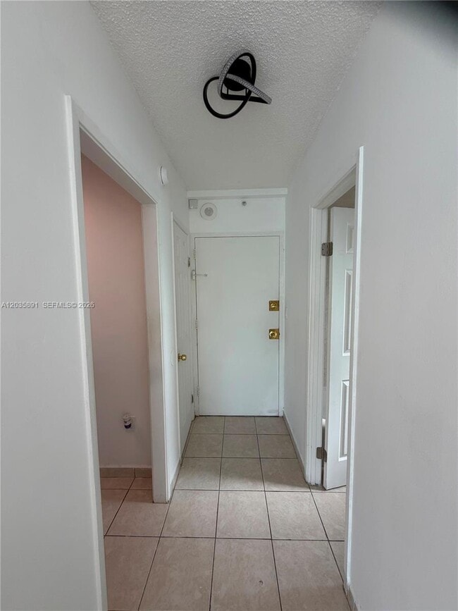 Building Photo - 400 Kings Point Dr