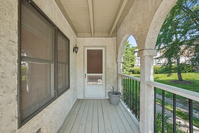 Building Photo - 8A Heritage Dr