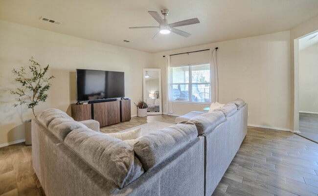 Building Photo - Beautiful 4-Bedroom Home with Spacious Bac...