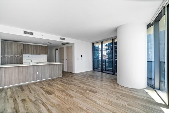 Building Photo - 801 S Miami Ave