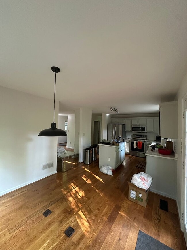 Building Photo - 250 Hodgson Dr