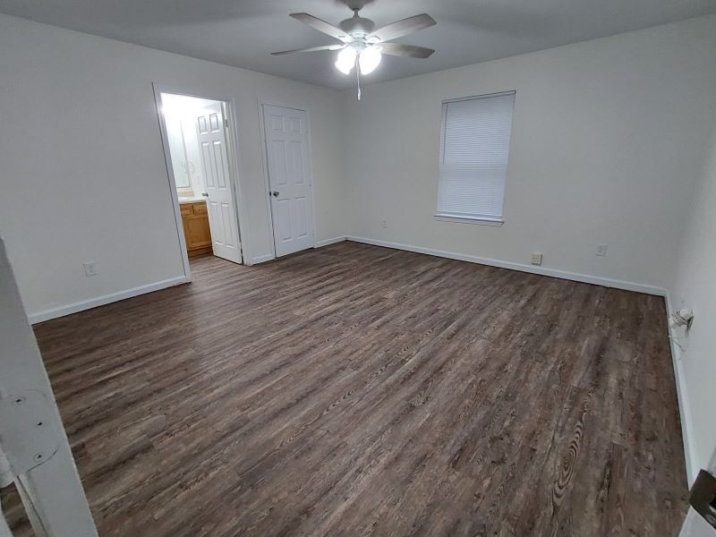 Building Photo - 15143 Deer Creek Dr