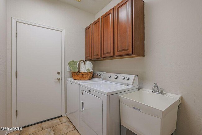 Building Photo - 41520 N River Bend Ct